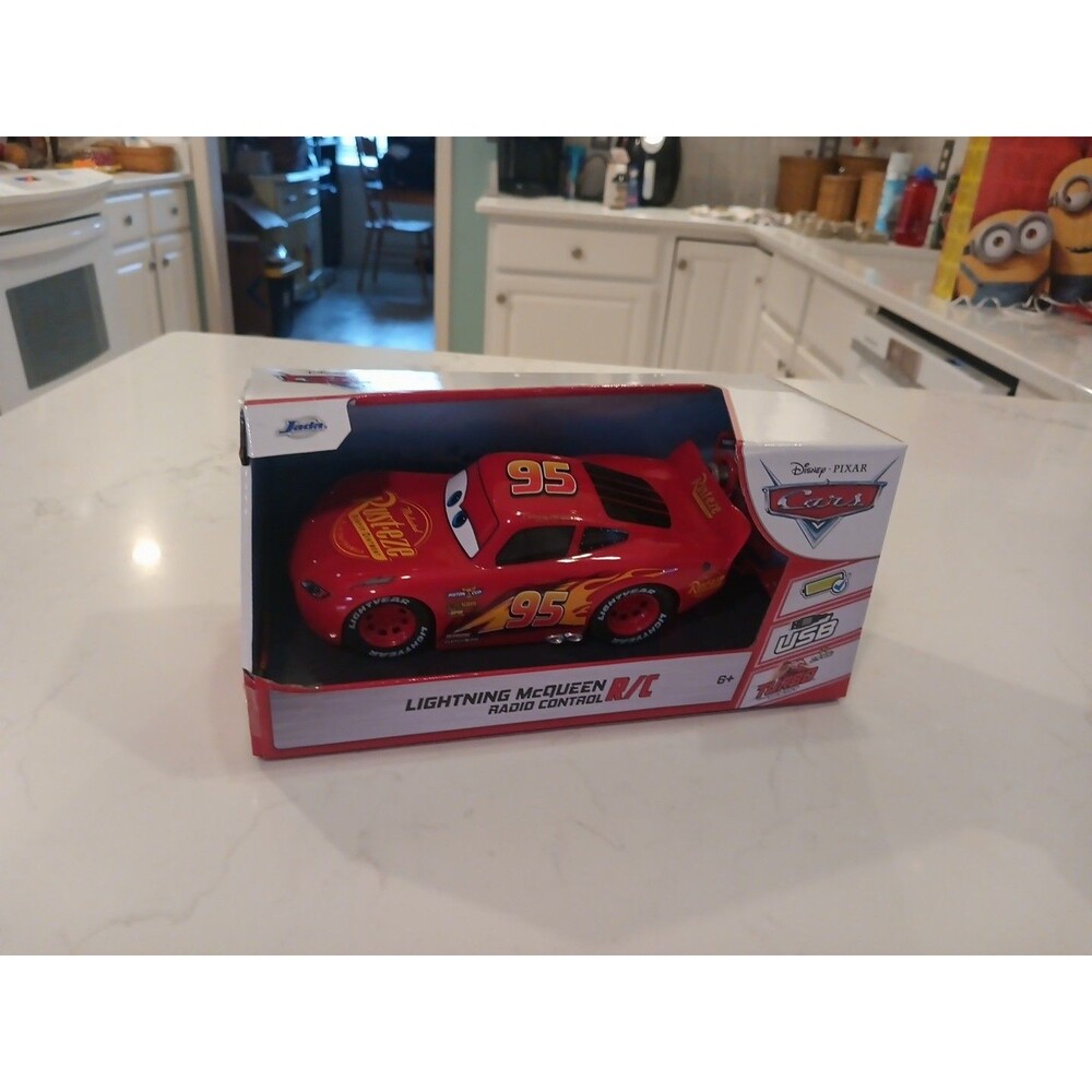 Jada Toys Disney Pixar Cars 1:24 Lightning McQueen RC Remote Control Car 2.4 GHz